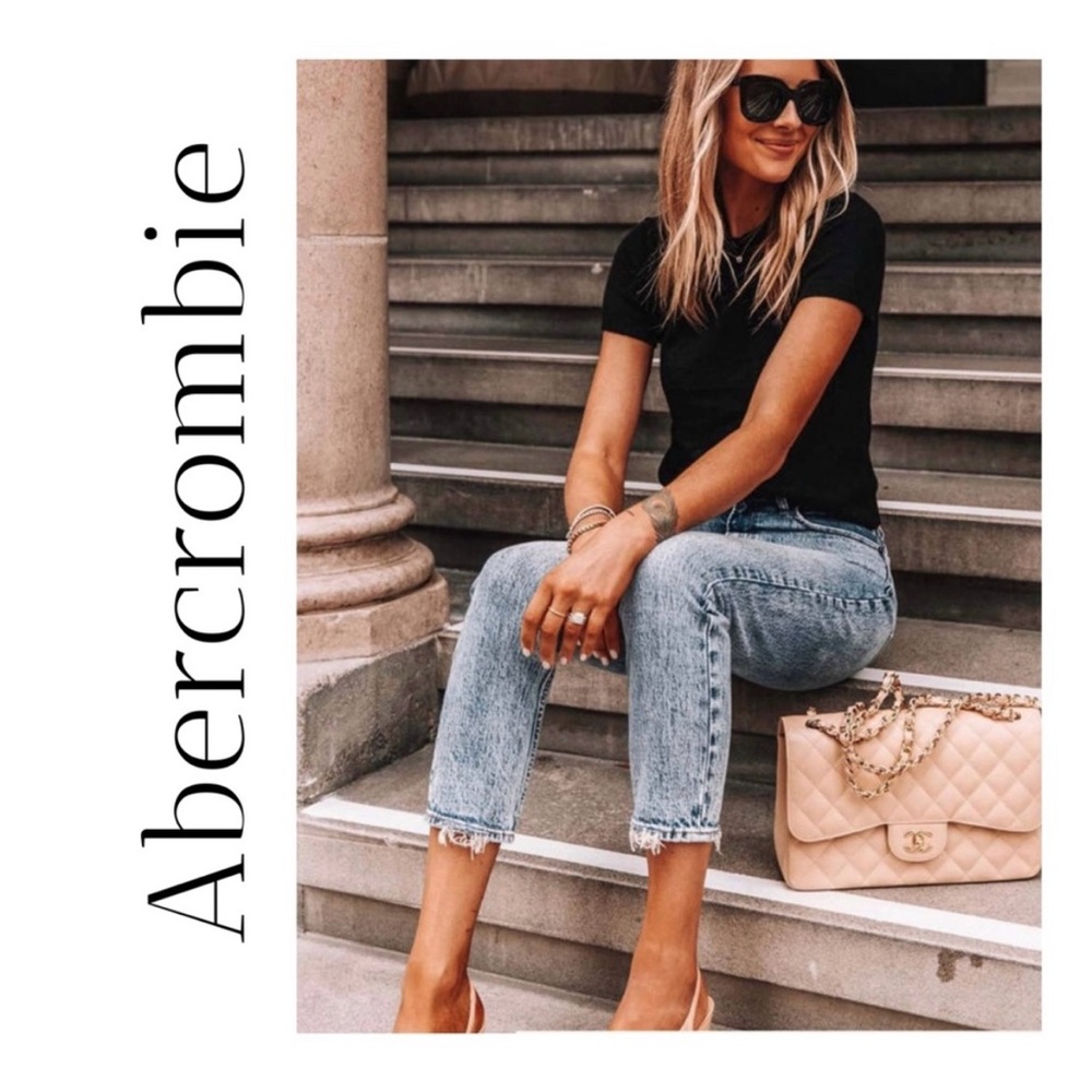 A&F Acid High Rise Mom Jeans - Picture 14 of 15